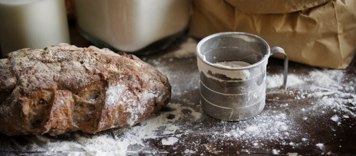 harina-pan-parte-superior-cocina-desordenada_53876-54233